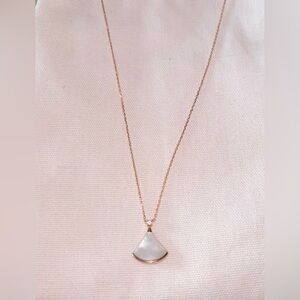 Bulgari Diva’s Dream Necklace (Rose gold & diamond)